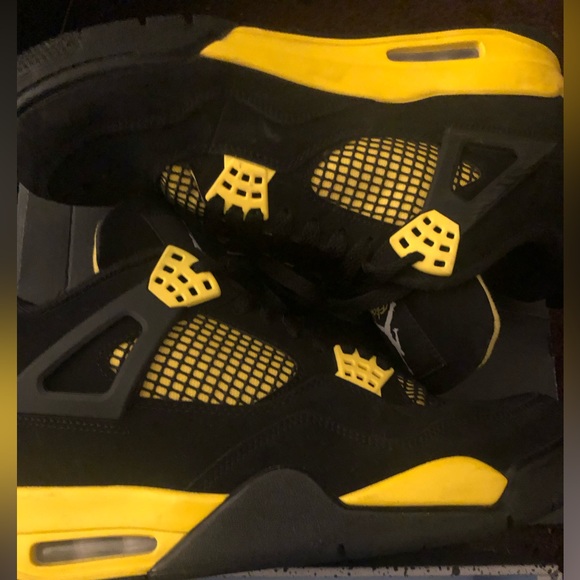 Jordan 4 thunder